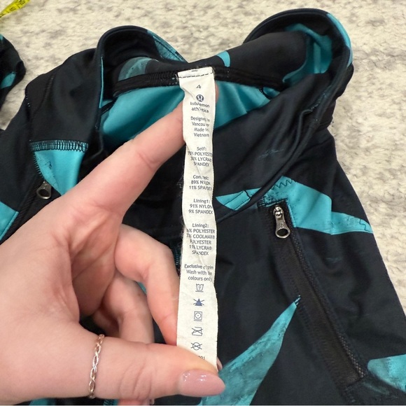 Lululemon Blue and Black Inspire Tight II *Full-On Luxtreme (Mesh) - Picture 10 of 14